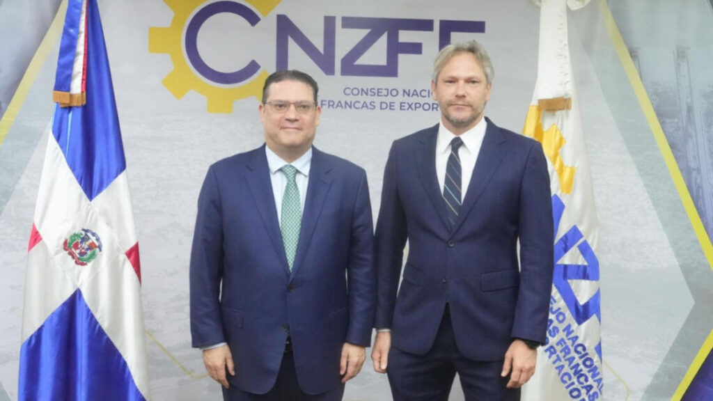 Ministro Sanz Lovatón posesiona a Johannes Kelner al frente del Consejo Nacional de Zonas Francas