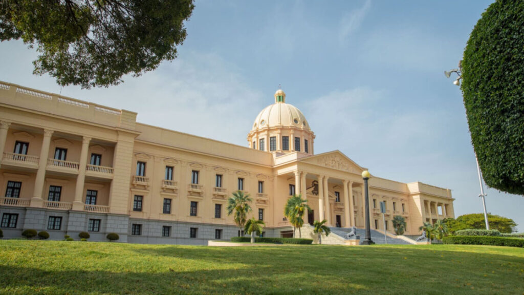 Presidente Abinader crea comisión para conmemorar el sesquicentenario del fallecimiento de Juan Pablo Duarte