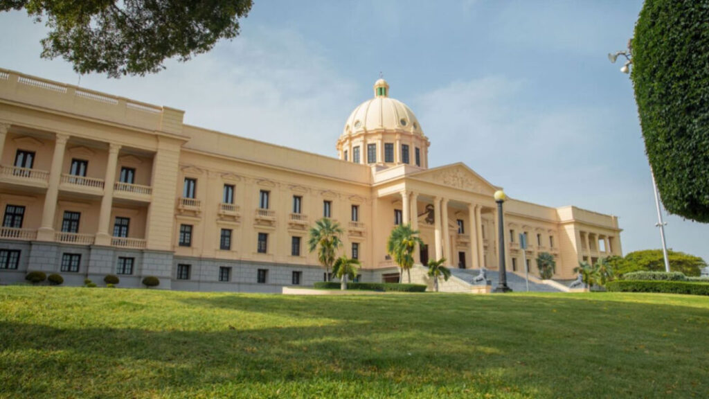 Presidente Luis Abinader declara emergencia nacional en cinco provincias y el Distrito Nacional