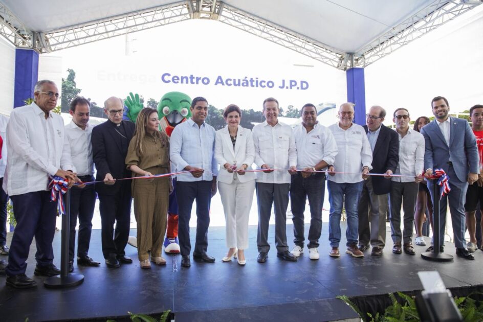 Raquel Peña encabeza entrega del remozado Centro Acuático del Centro Olímpico, previo a los JCC 2026