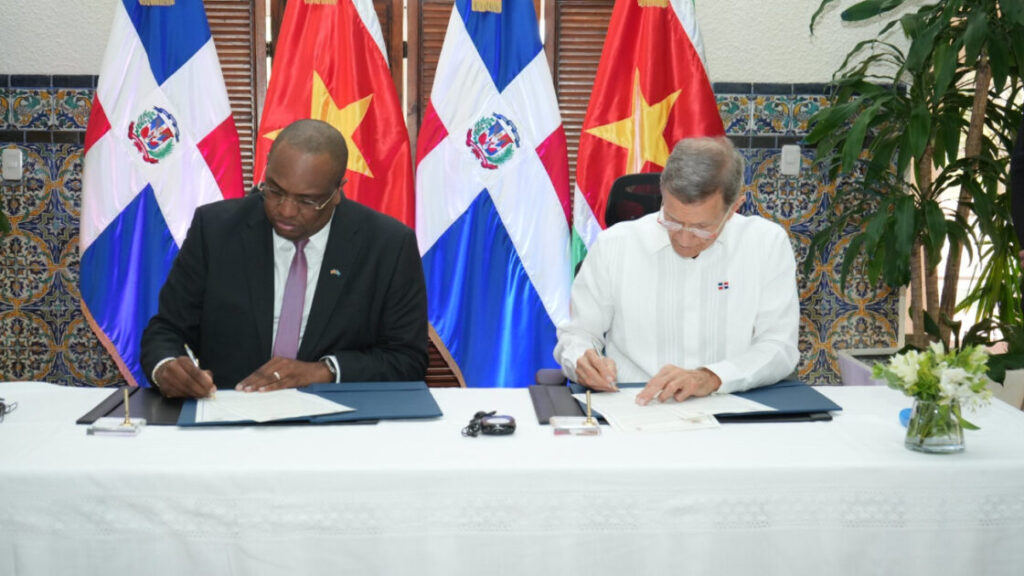 República Dominicana y Surinam acuerdan estrechar lazos bilatera