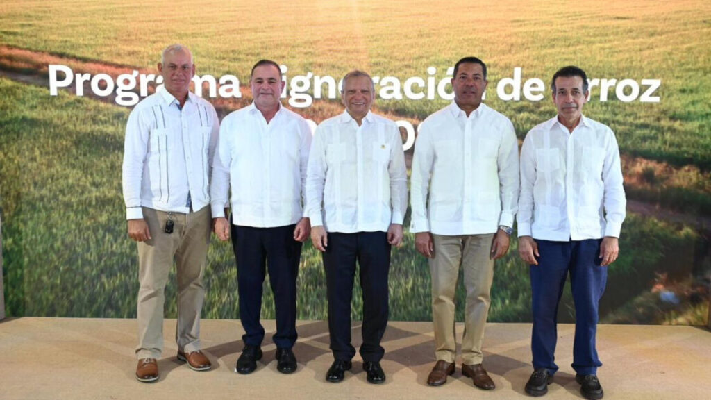Banreservas destina RD 12,000 millones para financiar producción de arroz 2026-2027