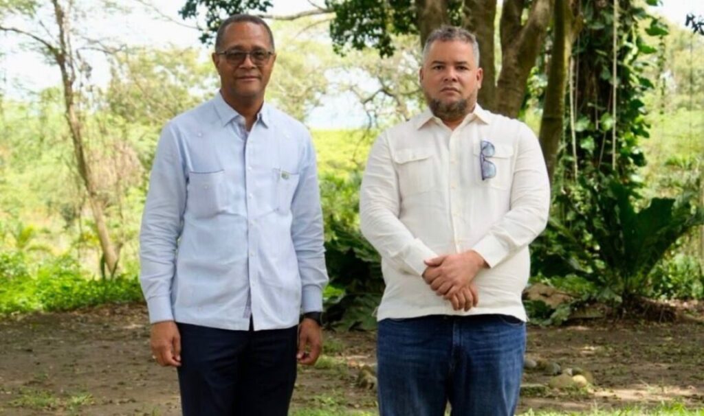 @Feda_RD Hecmilio Galván @caamanovive  y Universidad ISA avanzan alianza para impulsar la innovación tecnológica en el sector agropecuario| Importante Agenda en Santiago