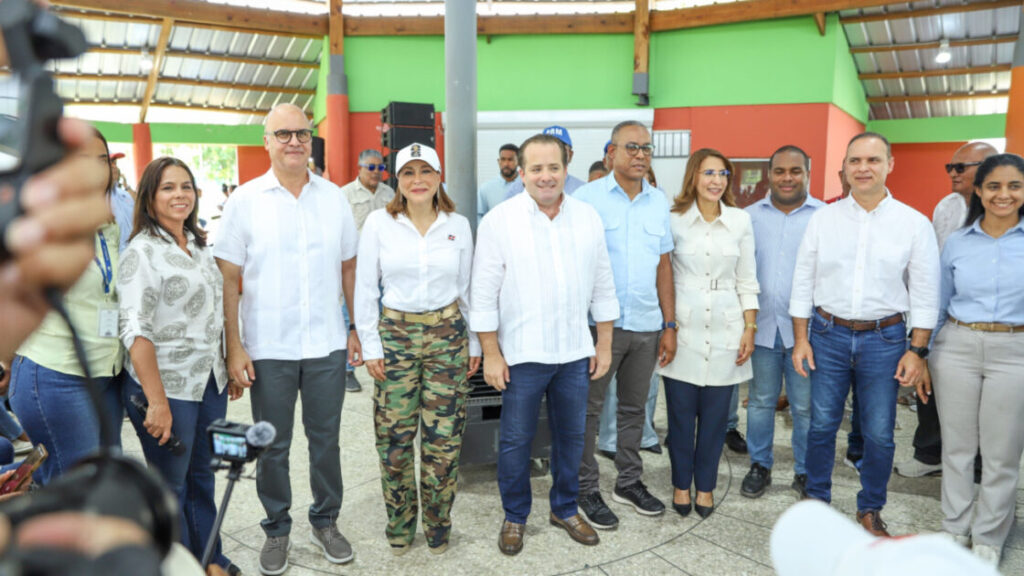Gobierno entrega segundo Bono de Emergencia a familias afectadas por lluvias en Villa Montellano