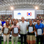 Presidente Abinader entrega 1,500 títulos de propiedad en Nuevo Domingo Savio y eleva a 3,500 los certificados otorgados