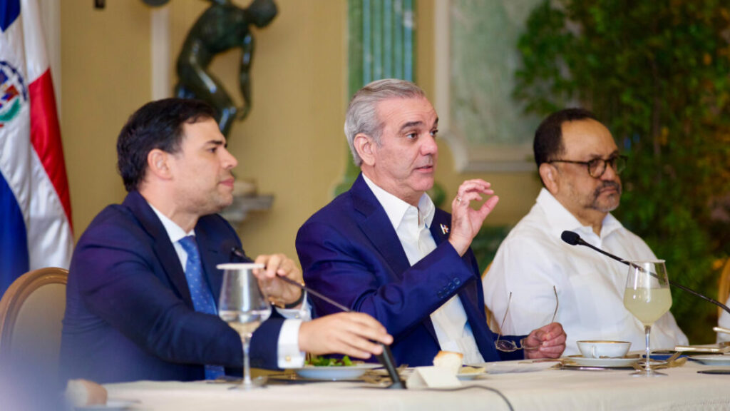Presidente Luis Abinader reafirma respaldo a la clase artística y escucha propuestas del sector cultural
