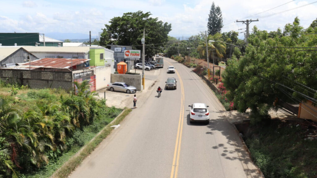 Andrés Bautista y Hostos Rizik recorren la carretera Ramón Cáceres para iniciar estudios de ampliación a cuatro carriles