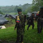 Enfrentamiento entre guerrillas deja 48 muertos en Colombia