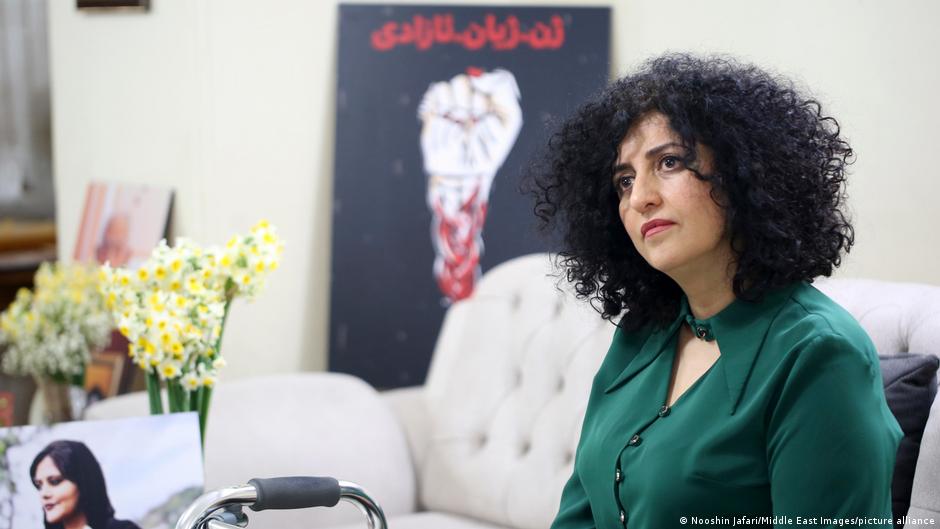 Narges Mohammadi trasladada a un hospital para tratamiento