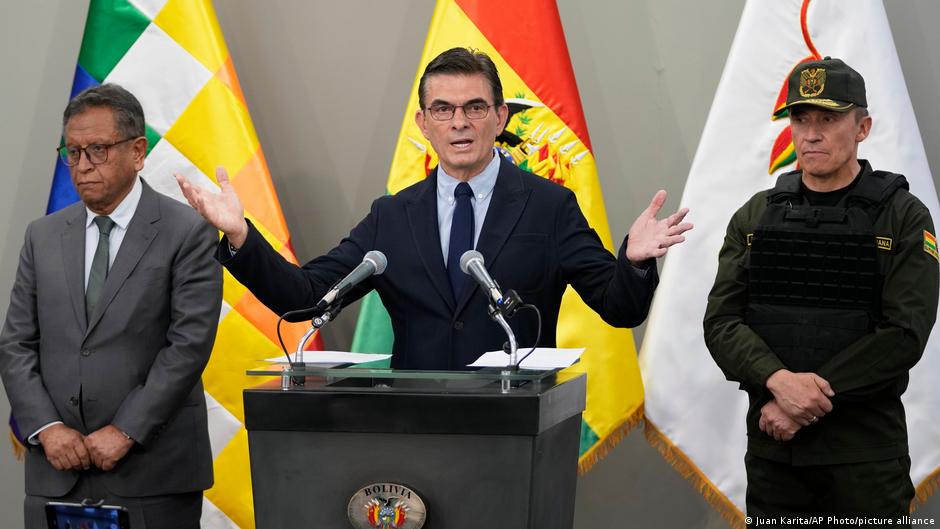 Paz anuncia una reforma parcial a la Constitución de Bolivia