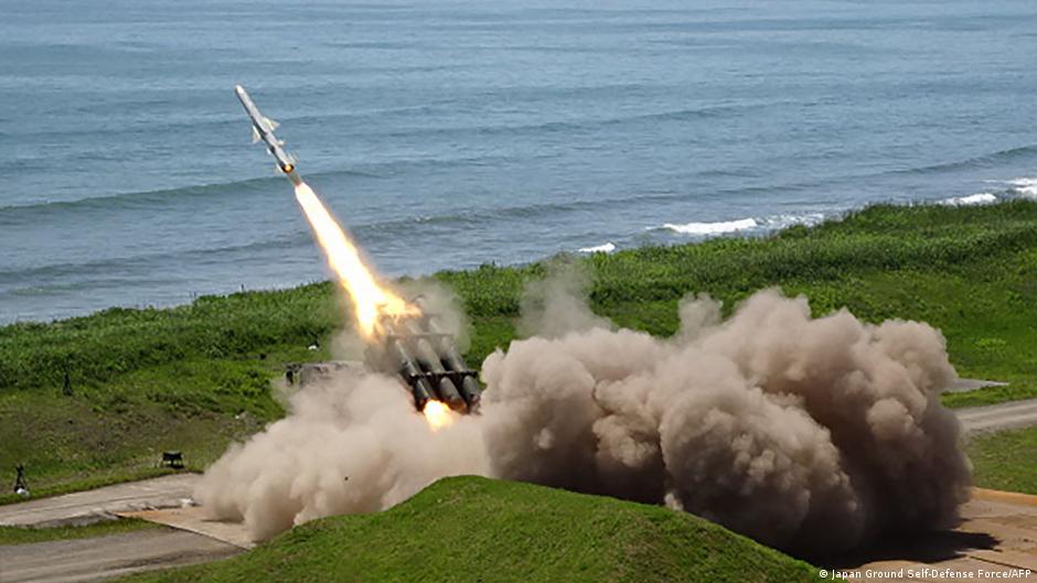 Japón dispara misiles durante simulacros e irrita a China