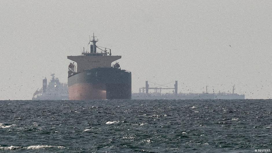 Buque petrolero es atacado cerca de Emiratos Árabes Unidos