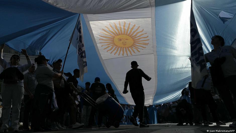 La prensa examina a Milei y la operación Lanza del Sur