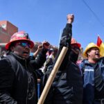 Arrestan manifestantes por irrumpir en ministerio de Bolivia