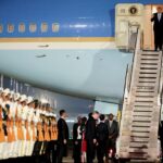 Donald Trump llega a Pekín en su segunda visita desde 2017