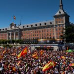 España: decenas de miles piden renuncia de Pedro Sánchez