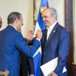 Presidente Luis Abinader firma acuerdo de colaboración entre FINJUS y la Consultoría Jurídica del Poder Ejecutivo orientado al fortalecimiento del Estado social y democrático de derecho, institucionalidad y lseguridad jurídica del país