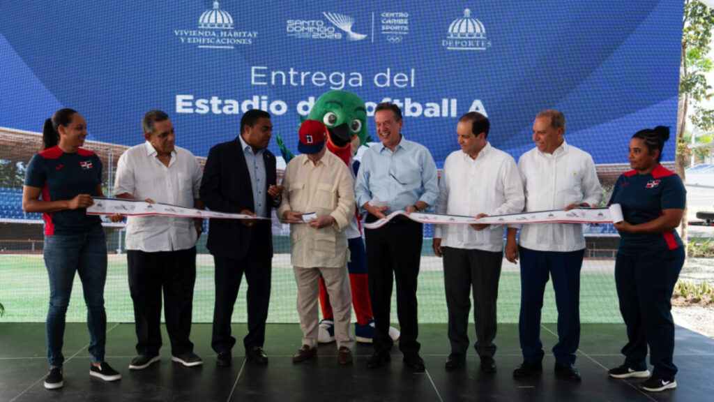 Ministro Ito Bisonó reitera cumplimiento del cronograma y entrega remozado Estadio de Softball A del Centro Olímpico Juan Pablo Duarte