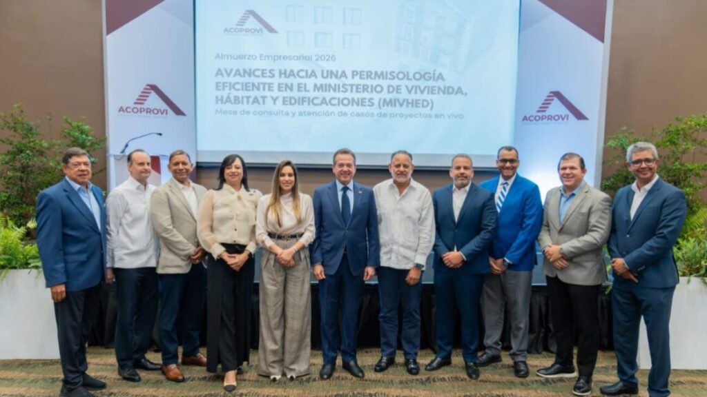 Mivhed presenta avances en la modernización de la permisología en el sector construcción. 