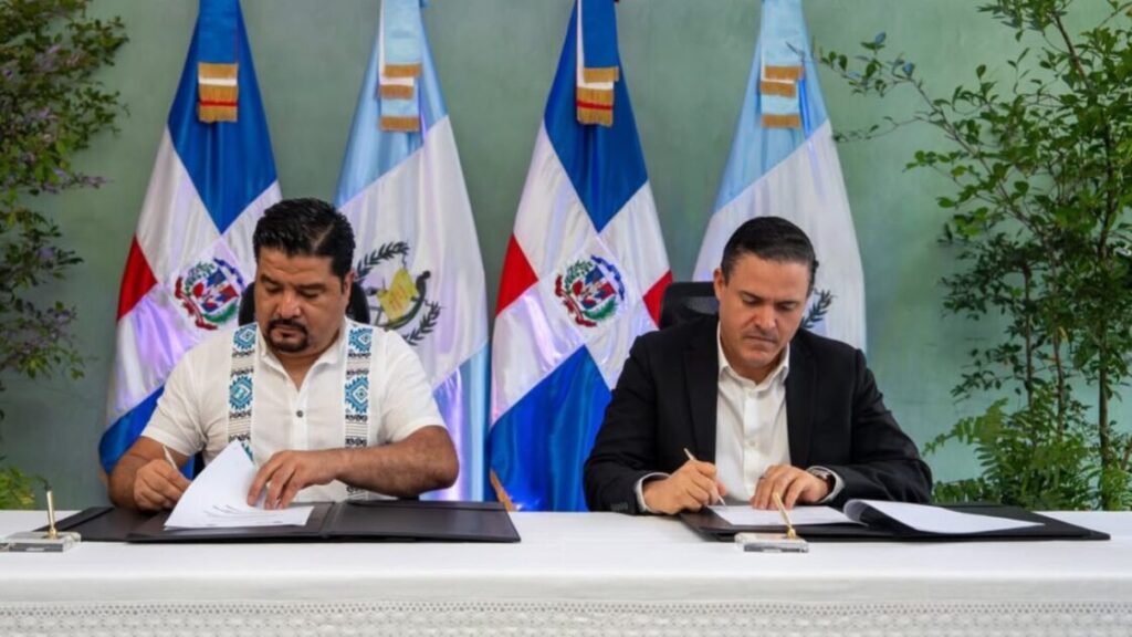 Apordom y Comisión Portuaria de Guatemala firman acuerdo para fortalecer la cooperación portuaria 