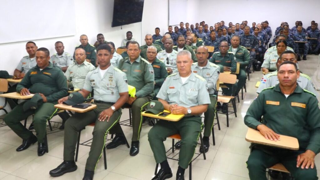 El Intrant capacita a agentes de la Digesett en normativa de cascos para motociclistas 