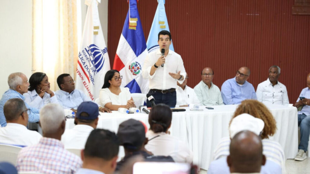 Inapa presenta el proyecto del acueducto Comendador-El Llano-Guanito a comunitarios de Elías Piña