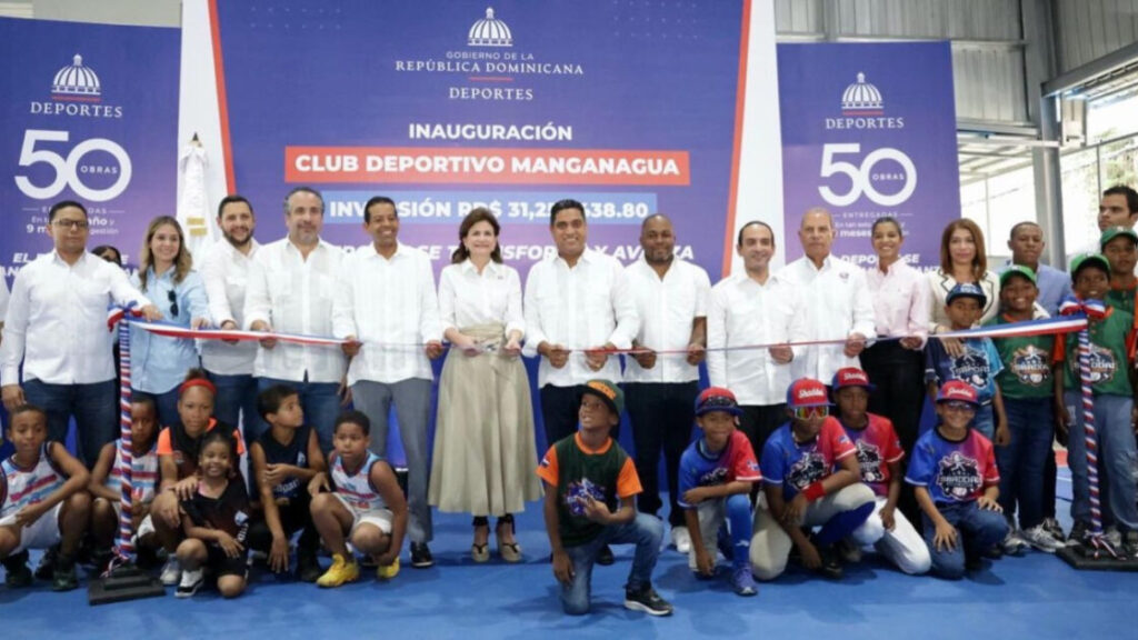 Gobierno entrega nuevo multiuso del Club Manganagua