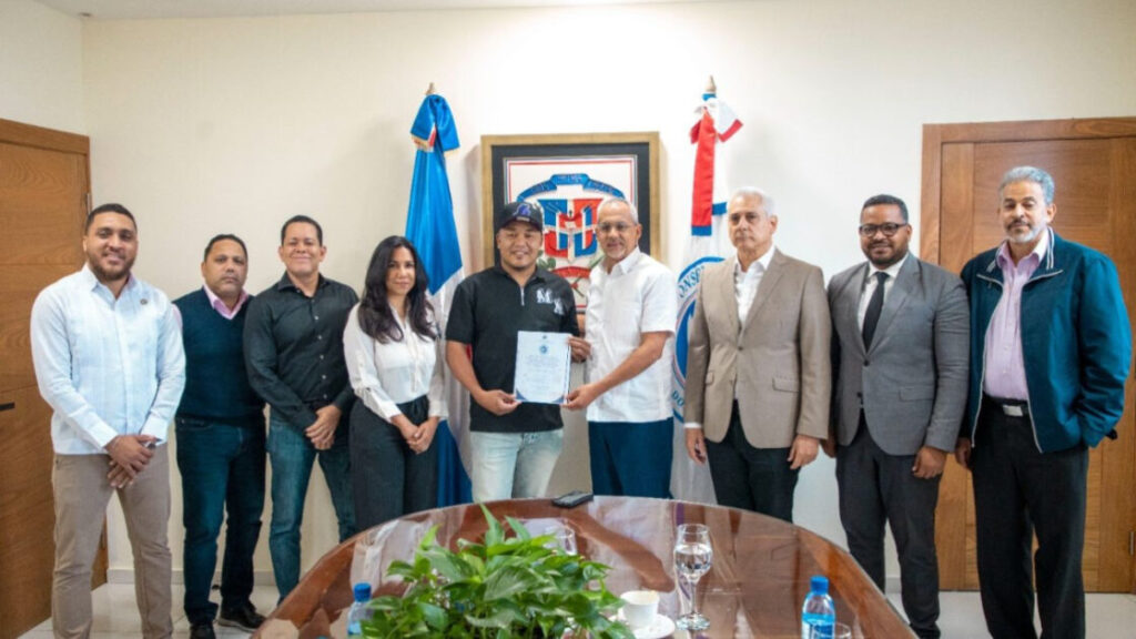 El Consejo Nacional de Drogas entrega protocolo de atención y rehabilitación a la fundación El Africano con mi Barrio