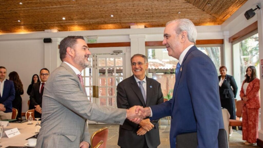 Presidente Abinader sostiene encuentro con empresarios de Costa Rica organizado por la Embajada Dominicana
