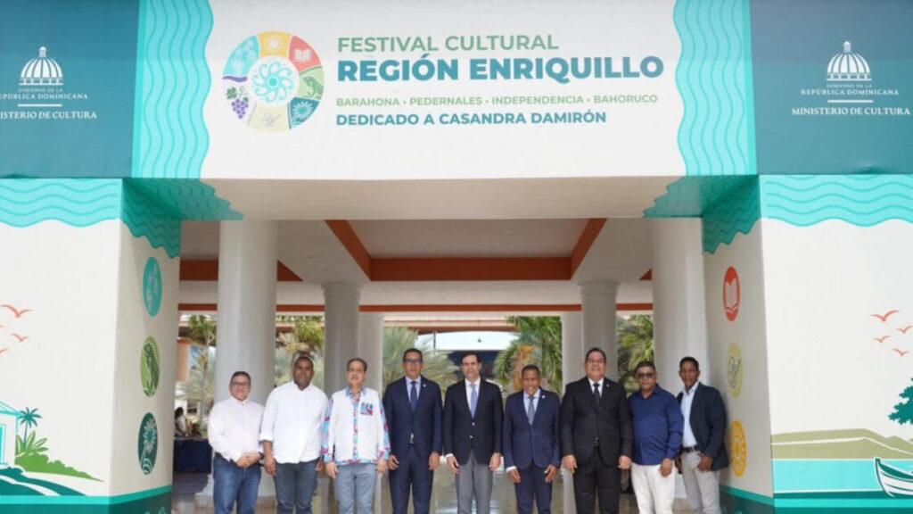 Festival Cultural de la Región Enriquillo cierra con reconocimientos del Senado y concierto