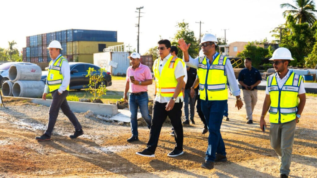 Caasd dispone ampliación de jornada para acelerar trabajos en avenida San Vicente de Paúl