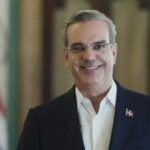 Presidente Luis Abinader arribó a Miami para recibir el premio “Campeón de la Libertad”