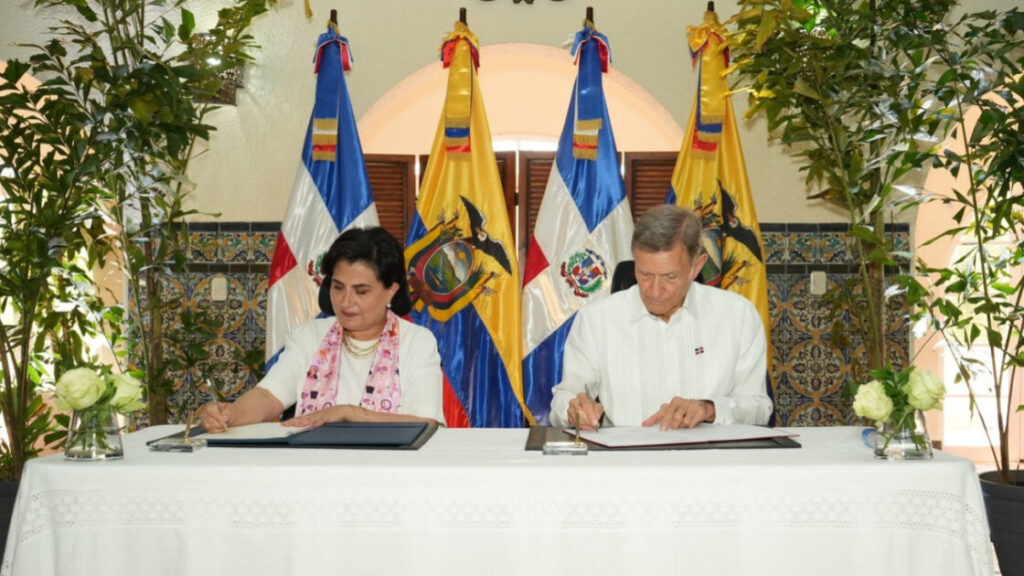Cancilleres de Ecuador y República Dominicana acuerdan impulsar proyectos bilaterales en beneficio de ambos países