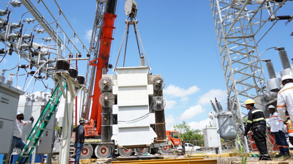 Edesur multiplica capacidad de servicio en Elías Piña con puesta en operación de transformador de potencia en subestación eléctrica