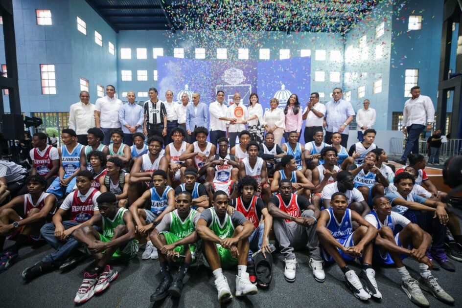 Raquel Peña encabeza inauguración del Torneo de Baloncesto Interbarrial GSD 2026