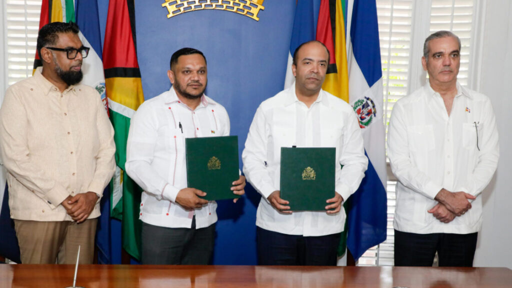 La República Dominicana y Guyana firman contrato para exploración de bloque petrolero en Guyana
