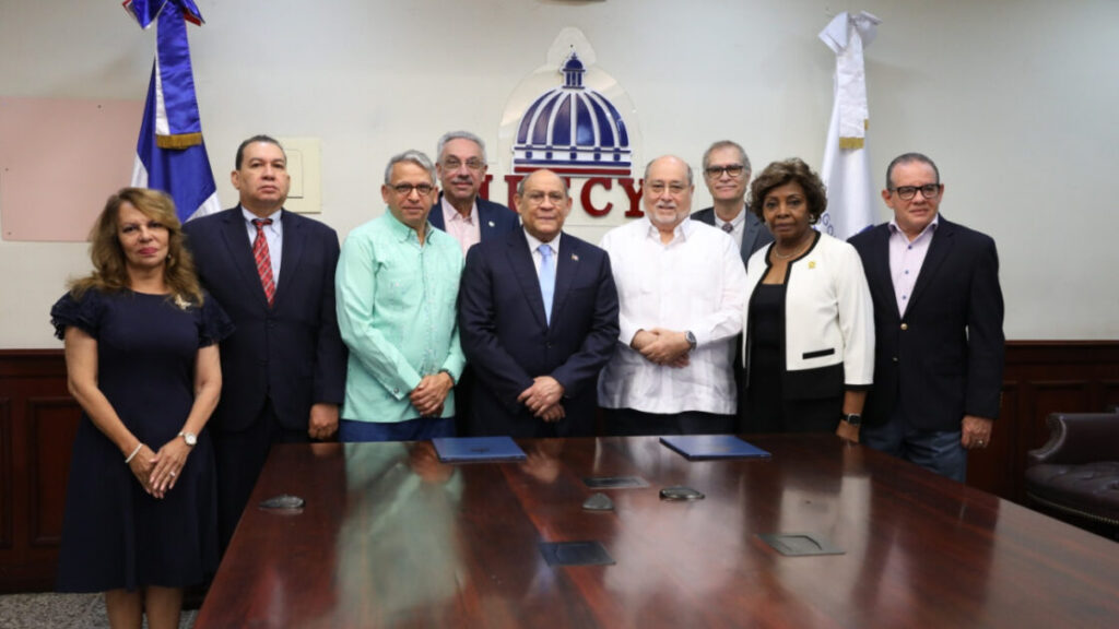 Mescyt renueva acuerdo con CAAM-HP para fortalecer acreditación internacional de escuelas de medicina