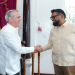 Presidente Abinader llega a la Casa de Gobierno de Guyana; sostendrá reunión bilateral con su homólogo Mohamed Irfaan Ali