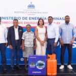 Energía y Minas beneficia hogares de la provincia Independencia con entrega de kits de cocinas limpias