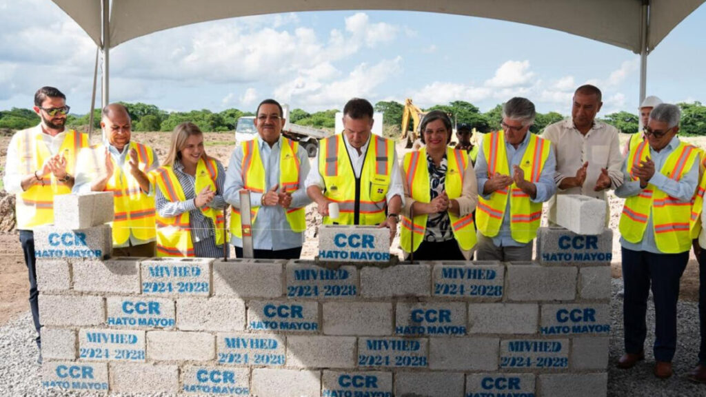 Ministro de Vivienda, Hábitat y Edificaciones inicia construcción del nuevo Centro de Corrección y Rehabilitación de Hato Mayor