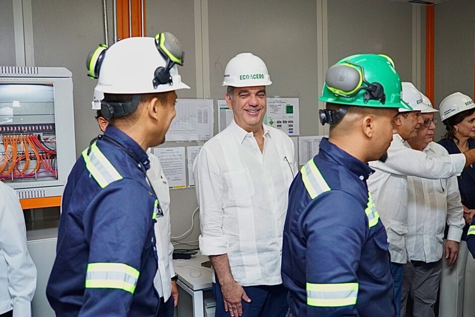 Empresario Manuel Estrella destaca estabilidad económica, crecimiento sostenido y confianza para invertir en el país durante la inauguración de EcoAcero en San Pedro de Macorís