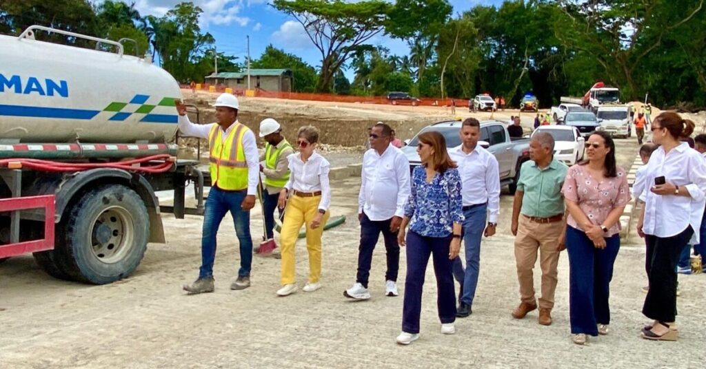 “Listo el Badén, con paso Peatonal a ambos lados.” La frase @ginette_bj @PRM_Oficial