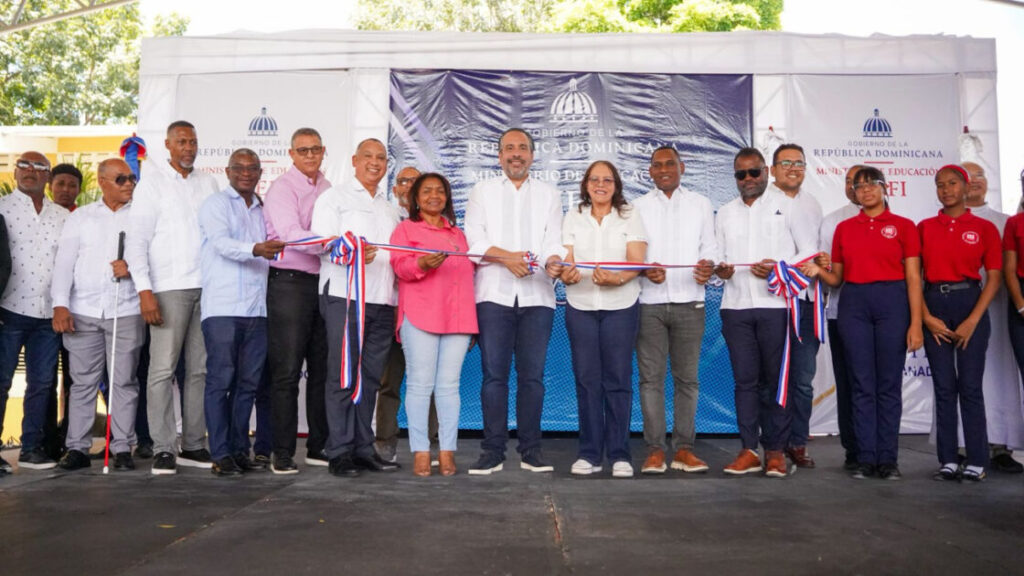 Gobierno continúa transformando el deporte escolar; Inefi entrega techado en San Juan de la Maguana