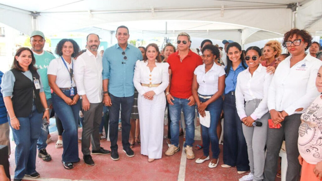 Supérate entrega segundo Bono de Emergencia a más de 500 familias afectadas por lluvias en Gaspar Hernández