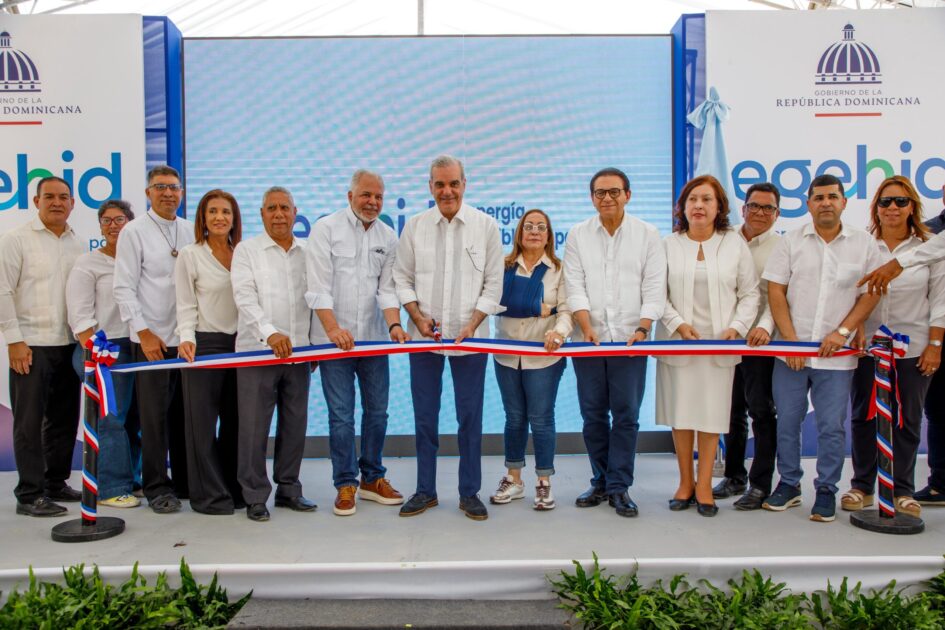Presidente Abinader inaugura carretera Carrizal–La Piedra–La Guázuma, que impulsa producción agrícola, mejora movilidad de las familias y fortalece potencial ecoturístico de la sierra de Santiago
