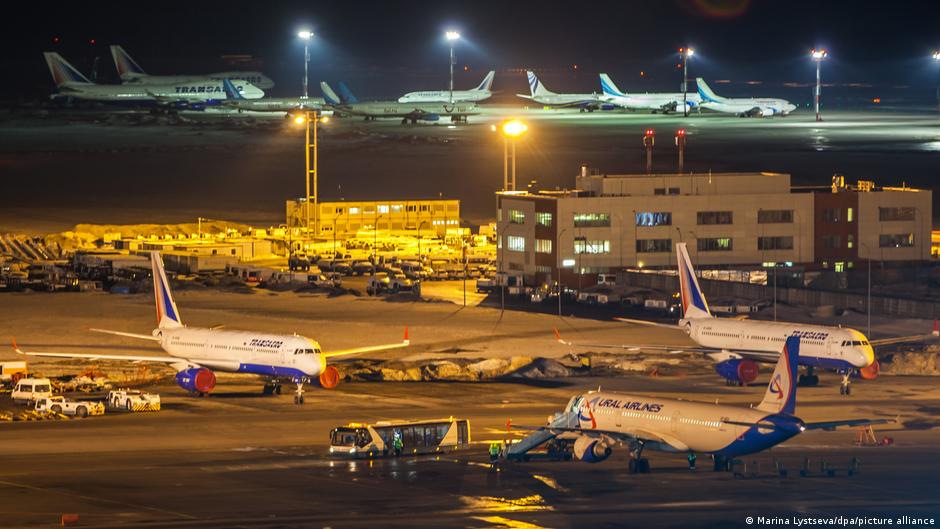 Aeropuertos de Moscú cierran brevemente por oleada de drones