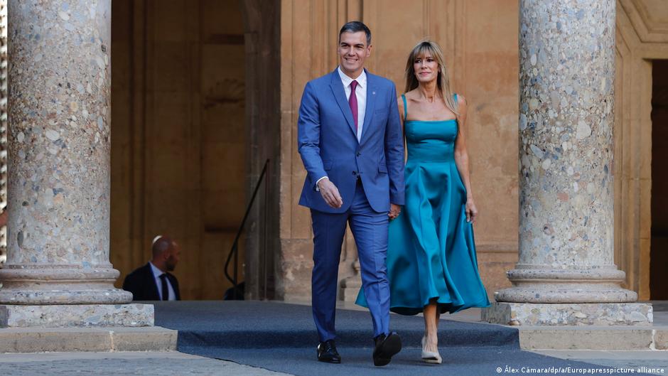 Tribunal envía a juicio a la esposa de Pedro Sánchez