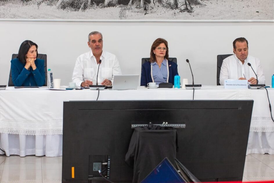 Ministro de Obras Públicas, Eduardo Estrella, anuncia en Consejo de Ministros, encabezado por el presidente Luis Abinader, la entrega de la Circunvalación de Navarrete en septiembre y destaca avances de la infraestructura vial impulsada por el Gobierno