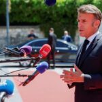 Macron critica que UE costee centros de retorno de migrantes
