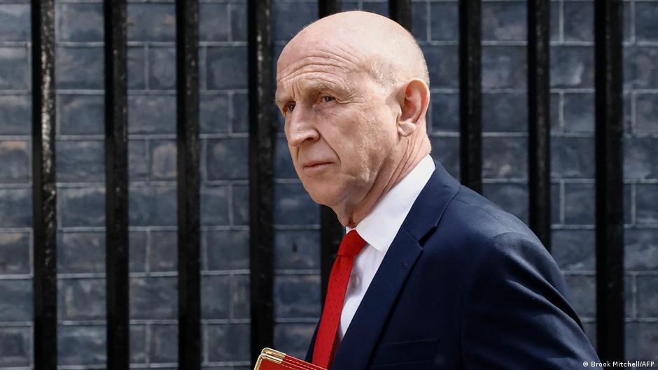 R. Unido: dimite ministro Defensa por desacuerdo con Starmer